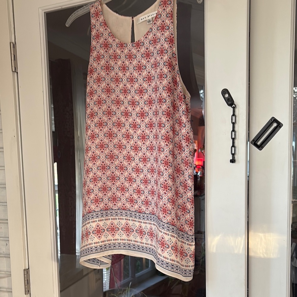 Chic Sleeveless Geometric Top from Max Studio